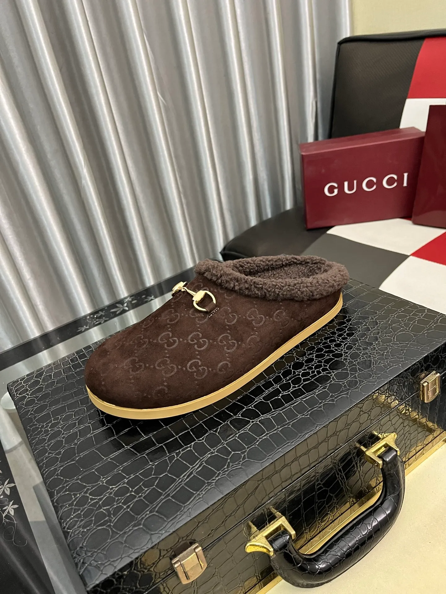 Men's shoes 💰400⌚️⌚️Gucci plush slippers GUCCI. Gucci women's real hair half-slippers Italian top cowhide Imported top quality leather water-dyed cowhide lining Original bronze gold horsebit Italian cowhide outsole Size: 35−442️⃣Colors available